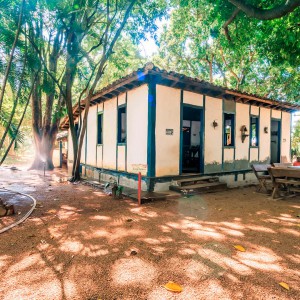 Imagem representativa: Casa Goiana em Caldas Novas Goiás no Jardim Japonês