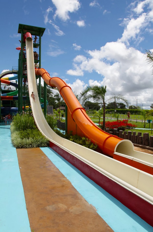 Imagem representativa: Lagoa Termas Parque e Lagoa Ecopraia em Caldas Novas GO